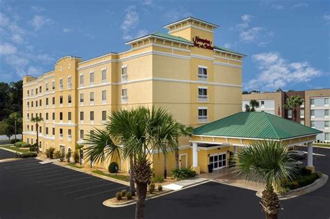 Hampton Inn and Suites Hotel in Lady Lake, FL .